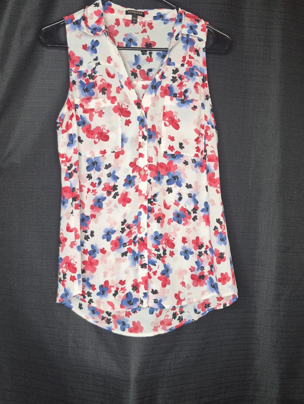 Express Women's Sleeveless Floral Button-Front Blouse in White/Pink/Blue